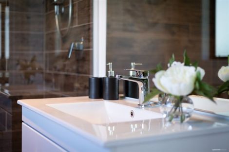 Photo of property in 2 Batsford Lane, Lower Shotover, Queenstown, 9371