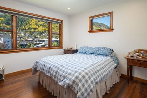 Photo of property in 76 Hampden Street, Picton, 7220