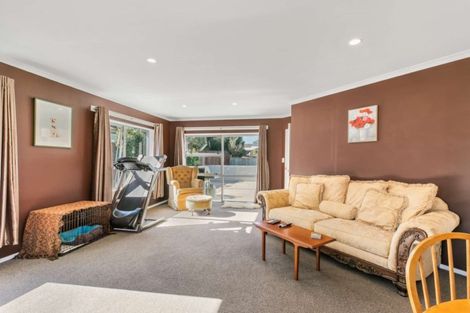 Photo of property in 17 Westview Place, Western Heights, Hamilton, 3200