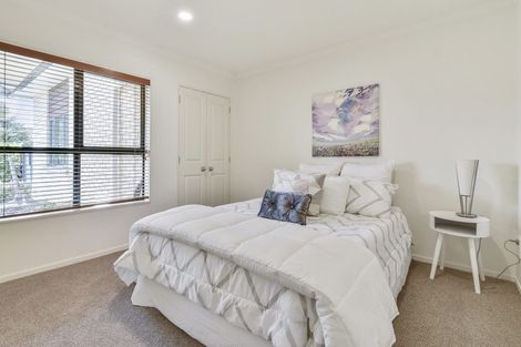 Photo of property in 70 Mt Lebanon Crescent, The Gardens, Auckland, 2105