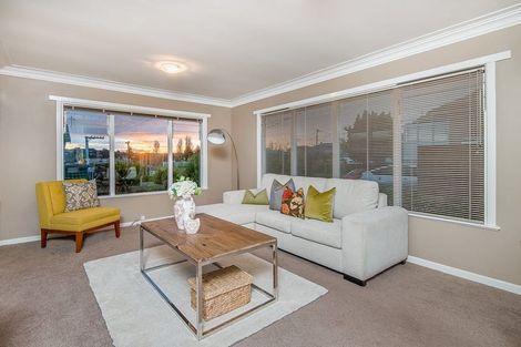Photo of property in 1/16 Howard Road, Northcote, Auckland, 0627