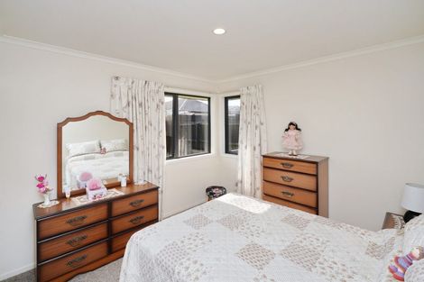 Photo of property in 14 Royal Park Drive, Parklands, Christchurch, 8083