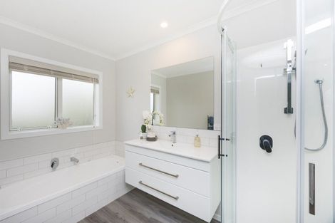 Photo of property in 18 Accolade Street, Maewa, Feilding, 4702