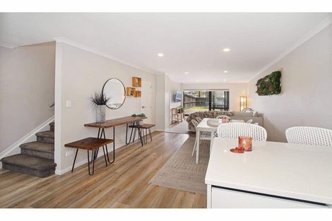 Photo of property in 8b Lumbarda Drive, Kumeu, 0810