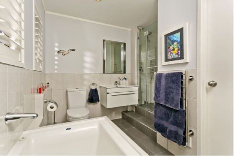 Photo of property in 1/2a Sunnynook Road, Sunnynook, Auckland, 0620