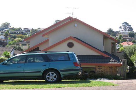 Photo of property in 2/1 Sandown Road, Rothesay Bay, Auckland, 0630