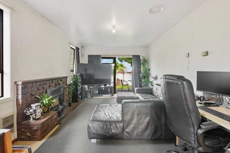 Photo of property in 14 Rollerson Street, Papakura, 2110
