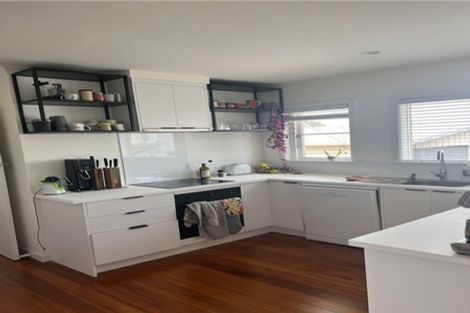 Photo of property in 8 Glenfield Road, Birkenhead, Auckland, 0626