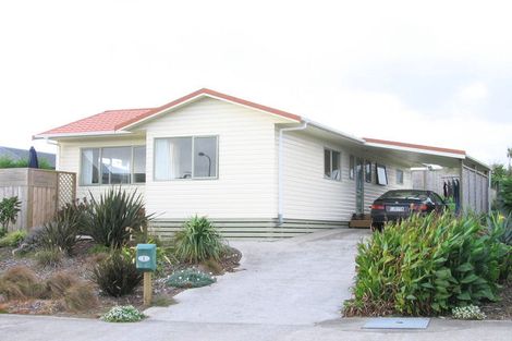 Photo of property in 5 Barrett Drive, Waikanae Beach, Waikanae, 5036