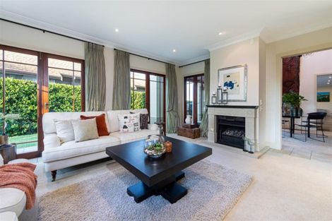 Photo of property in 15 Ocean View Road, Milford, Auckland, 0620