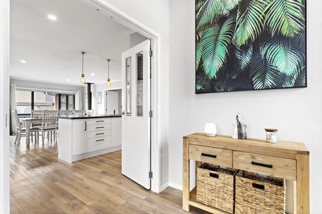 Photo of property in 4 Routhan Way, Carterton, 5713