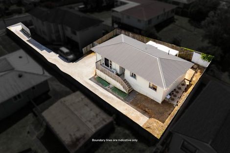 Photo of property in 8a Harrington Road, Henderson, Auckland, 0610