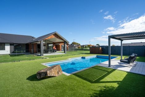 Photo of property in 83 Sunline Drive, Leamington, Cambridge, 3432