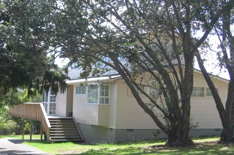 Photo of property in 11 Lyons Avenue, Murrays Bay, Auckland, 0630