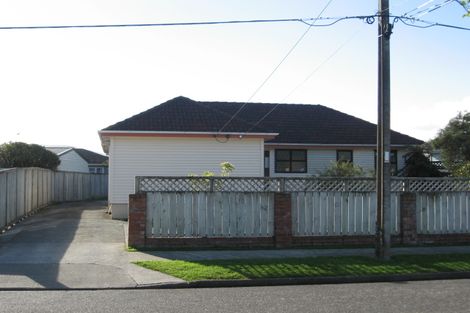 Photo of property in 24 Benge Crescent, Naenae, Lower Hutt, 5011