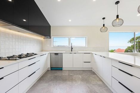 Photo of property in 4 Vipond Road, Stanmore Bay, Whangaparaoa, 0932