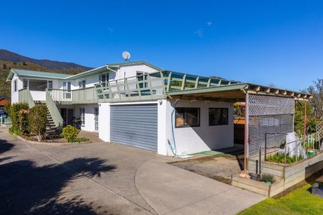 Photo of property in 48 Beach Road, Waikawa, Picton, 7220