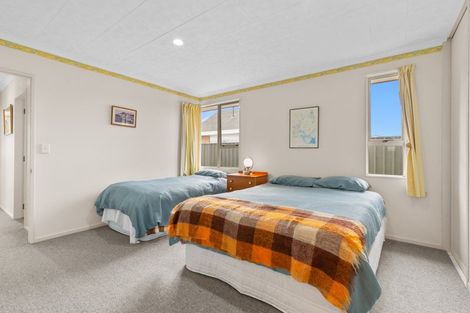 Photo of property in 12 Guildford Street, Levin, 5510