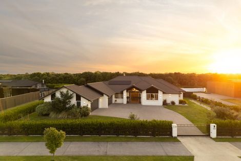 Photo of property in 19 Mike Smith Drive, Cambridge, 3434