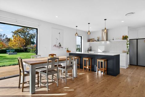 Photo of property in 122c Monument Road, Clevedon, 2582