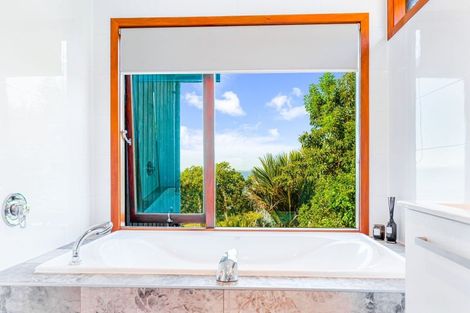 Photo of property in 2 Okewa Road, Titirangi, Auckland, 0604