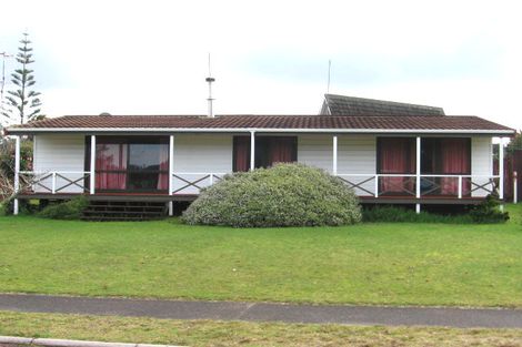 Photo of property in 32 Jubilee Drive, Pauanui, Hikuai, 3579
