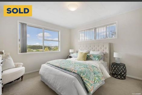 Photo of property in 1/10 Mcquoid Place, Glenfield, Auckland, 0629