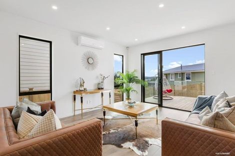 Photo of property in 142a Luckens Road, West Harbour, Auckland, 0618
