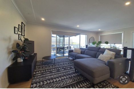 Photo of property in 832 Whangaparaoa Road, Manly, Whangaparaoa, 0930