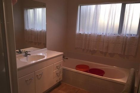 Photo of property in 20a Highfields Terrace, Henderson, Auckland, 0612