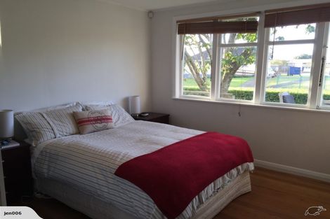 Photo of property in 5 Taratoa Street, Point England, Auckland, 1072