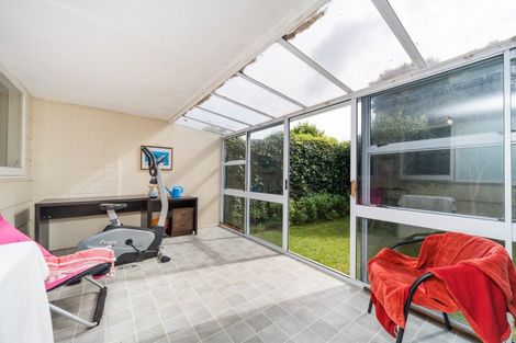 Photo of property in 6 Seaton Court, Hokowhitu, Palmerston North, 4410