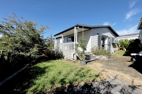 Photo of property in 4 Karo Place, Glendene, Auckland, 0602