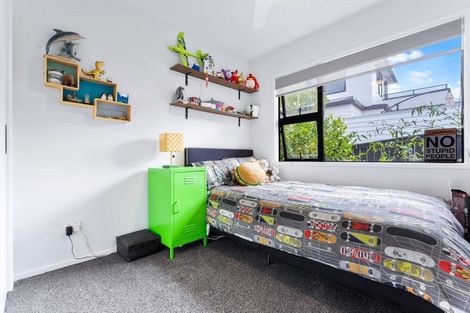 Photo of property in 1/33 Hyde Road, Rothesay Bay, Auckland, 0630