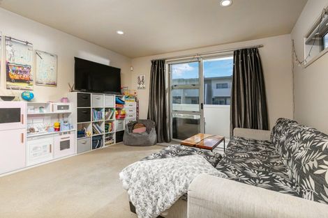 Photo of property in 14/3 Riverside Road, Orewa, 0931