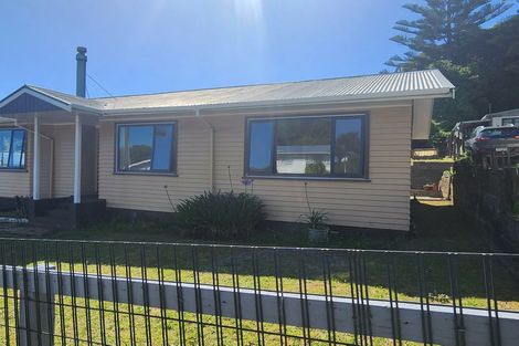 Photo of property in 51 Gloaming Hill, Titahi Bay, Porirua, 5022
