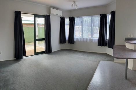 Photo of property in 24 Mcinnes Road, Weymouth, Auckland, 2103