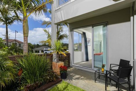 Photo of property in 23 George Deane Place, Greenhithe, Auckland, 0632