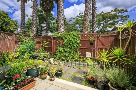 Photo of property in 3/31 Fields Parade, Oteha, Auckland, 0632