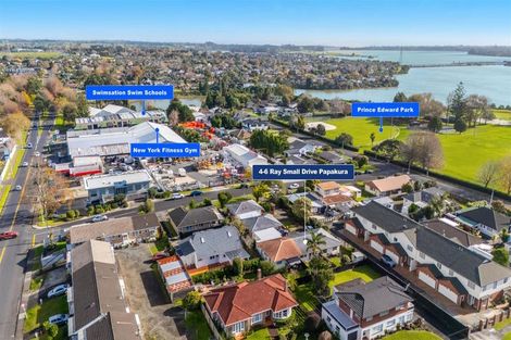 Photo of property in 4/6 Ray Small Drive, Papakura, 2110