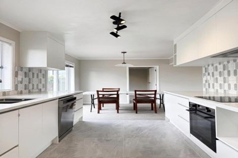 Photo of property in 18 Maroubra Place, Botany Downs, Auckland, 2010