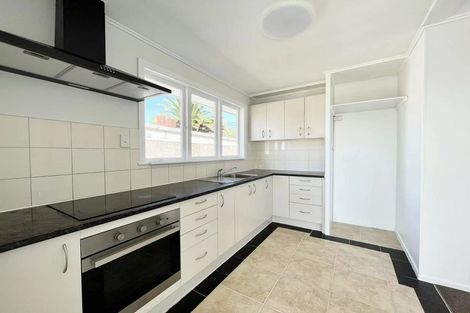 Photo of property in 12 Keats Place, Blockhouse Bay, Auckland, 0600