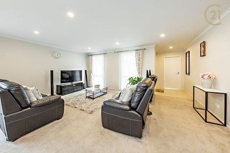 Photo of property in 3 Rohea Place, Opaheke, Papakura, 2113