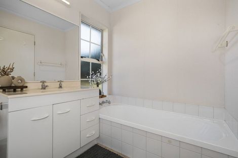 Photo of property in 36 Bell Common Close, Bethlehem, Tauranga, 3110