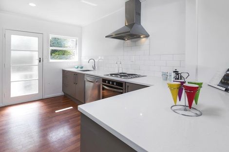 Photo of property in 2/613 Beach Road, Rothesay Bay, Auckland, 0630