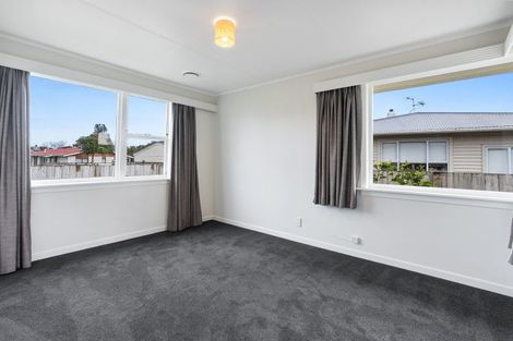 Photo of property in 9 Truby King Street, Merrilands, New Plymouth, 4312