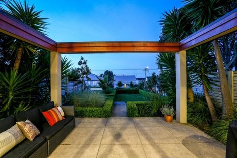 Photo of property in 250b Courtenay Street, Strandon, New Plymouth, 4312