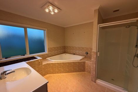 Photo of property in 12 Conacher Close, East Tamaki Heights, Auckland, 2016