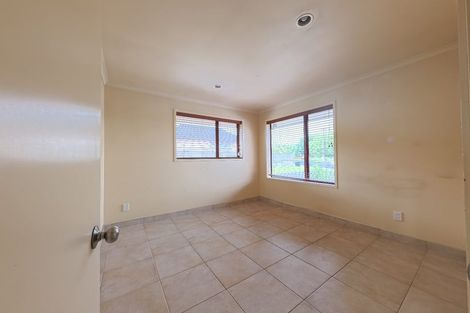 Photo of property in 593 Great South Road, Rosehill, Papakura, 2113