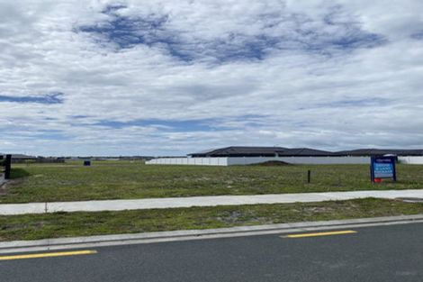 Photo of property in 15 Te Piriti Road, One Tree Point, 0118